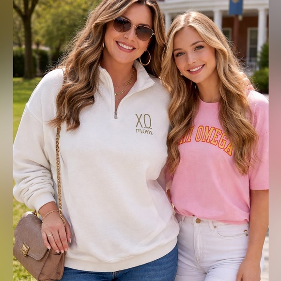 Tops - Chi Omega Mom White Quarter-Zip Long Sleeve Sweatshirt with Gold Print size 3XL